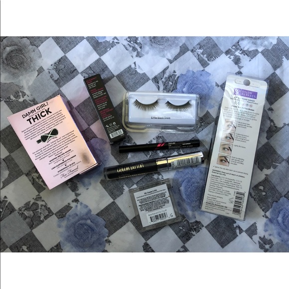 Eye Look Travel Size Makeup Bundle - Picture 3 of 4
